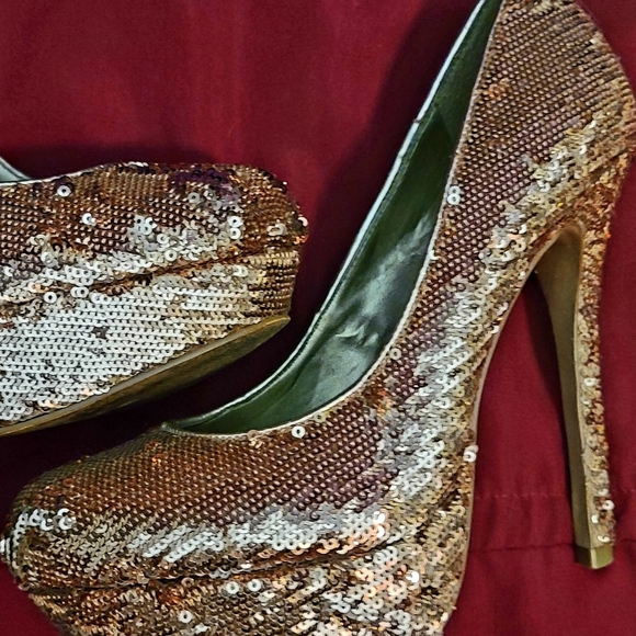 Steve Madden High Heels glitter and Golden chrome color size 6.5 used. - Picture 7 of 16